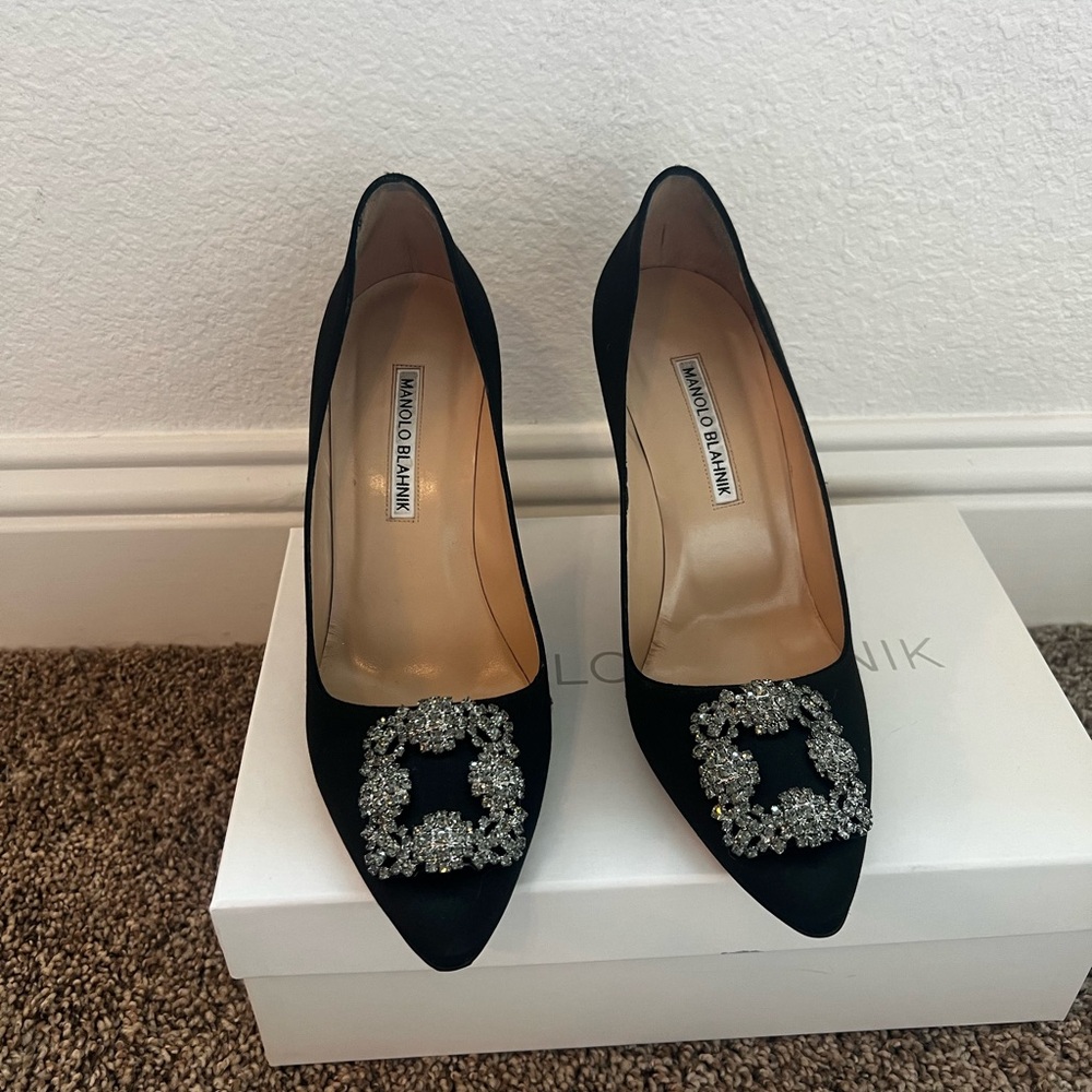 Manolo Blahnik - Hangisi 105 Size 39 Black